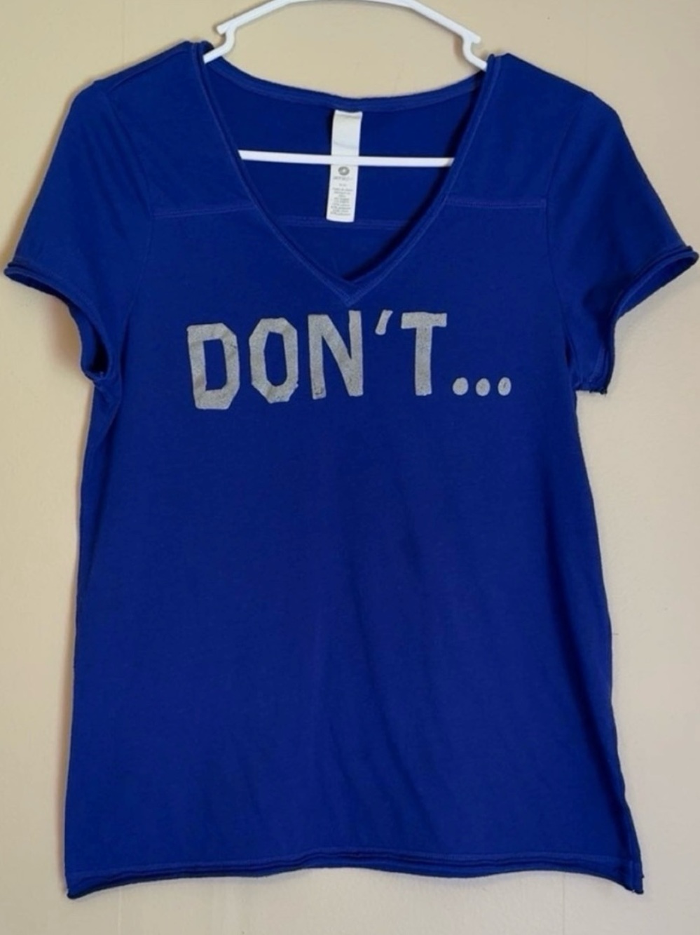 Vintage Aerie fit Y2K "Don't Sweat It" Blue Graphic V-Neck Tee Size Medium
